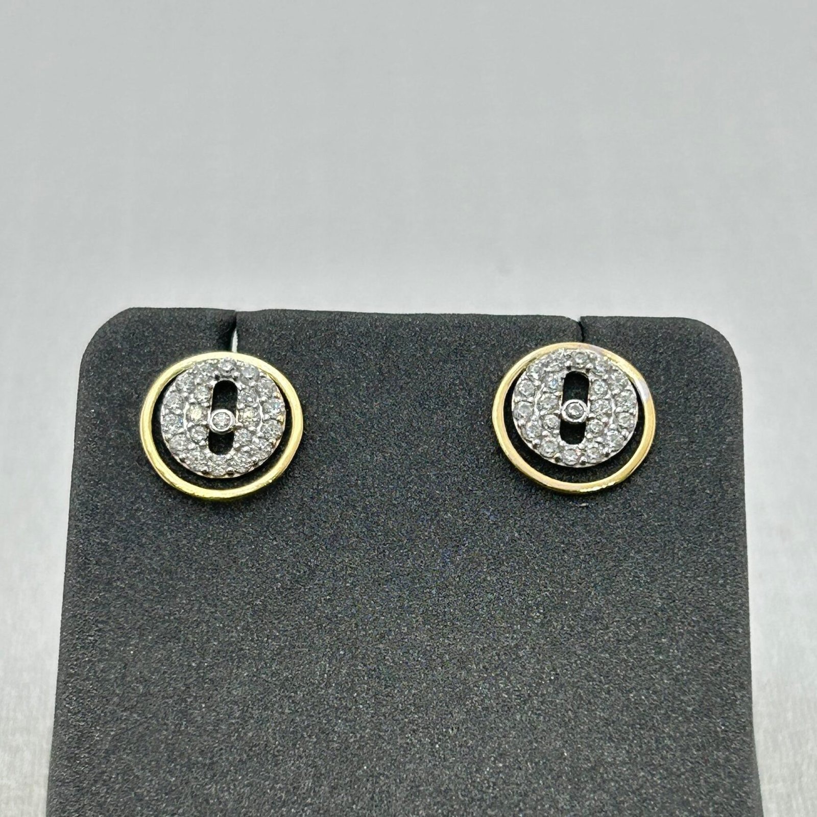 IMG_2658 حلق ذهب عيار 18 دائري مرصع بالكامل بأحجار لامعة من جولدانا