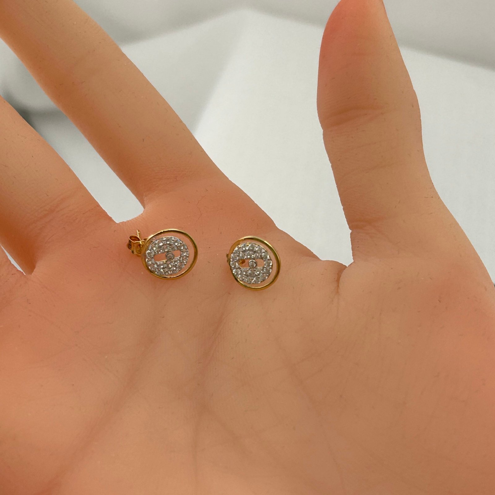 IMG_2660 حلق ذهب عيار 18 دائري مرصع بالكامل بأحجار لامعة من جولدانا