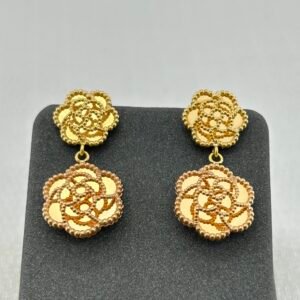 حلق ذهب عيار 18 بتصميم وردتين متدليتين ناعمتين من جولدانا