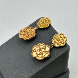 حلق ذهب عيار 18 بتصميم وردتين متدليتين ناعمتين من جولدانا