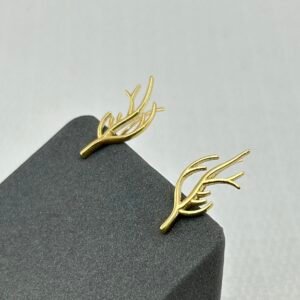 حلق ذهب عيار 18 بتصميم غصن نباتي ناعم من جولدانا