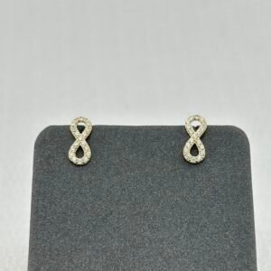 حلق ذهب عيار 18 بتصميم إنفينيتي مرصع بالفصوص من جولدانا