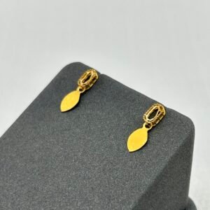 حلق ذهب عيار 18 بتصميم ورقة ذهبية معلقة من جولدانا