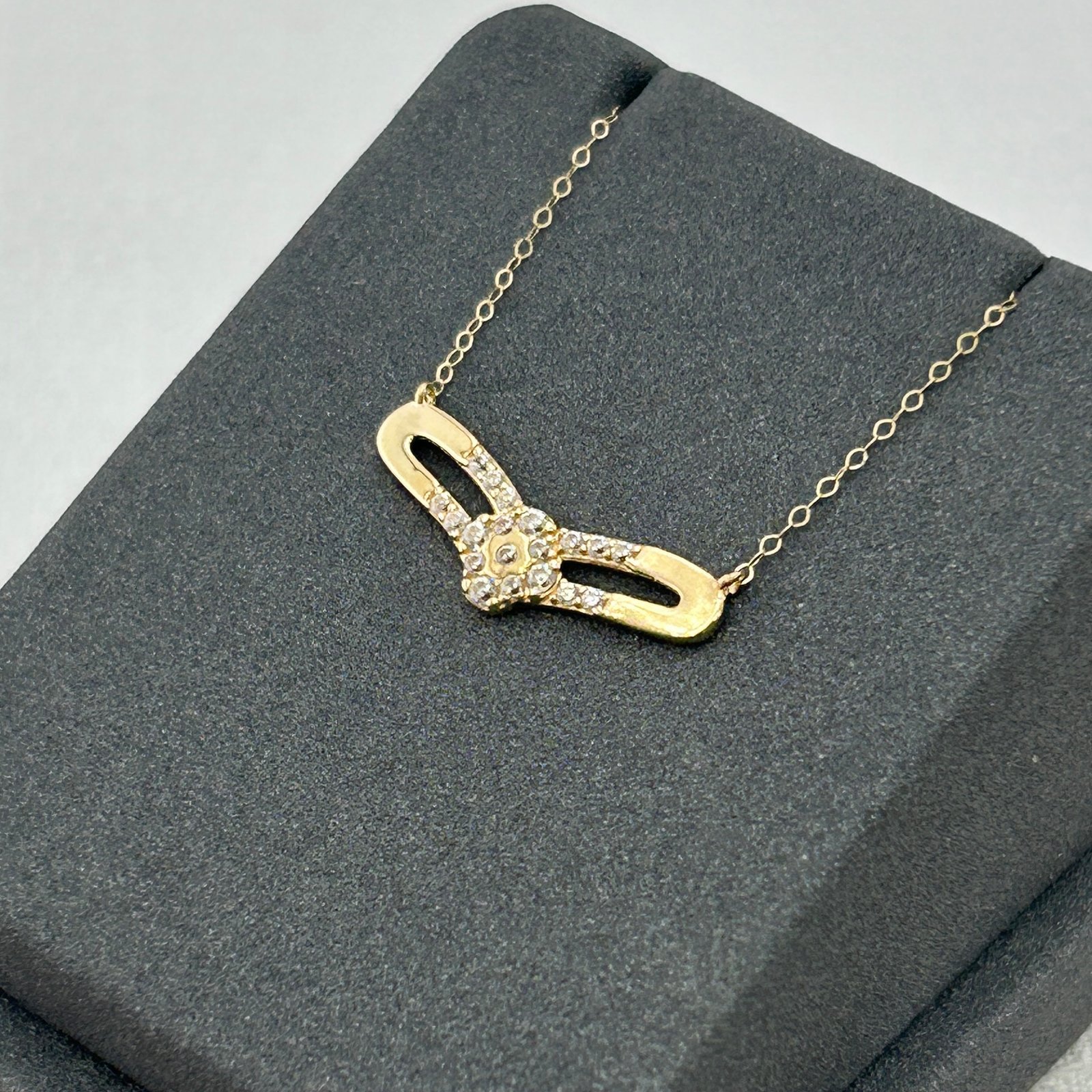 IMG_2784 تعليقة ذهب عيار 18 بتصميم عقد مرصع وفص زهري من جولدانا