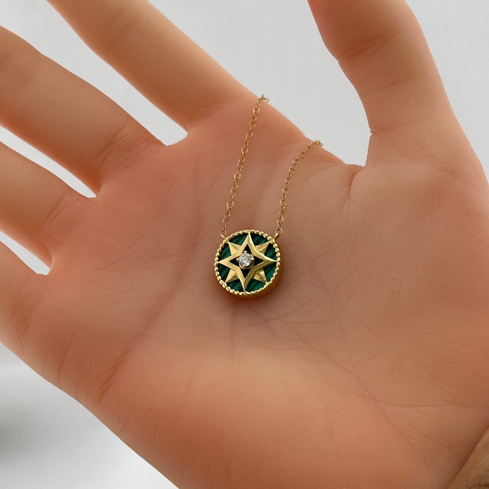 IMG_2793 تعليقة ذهب عيار 18 بنجمة سداسية ولمسة خضراء مرصعة من جولدانا