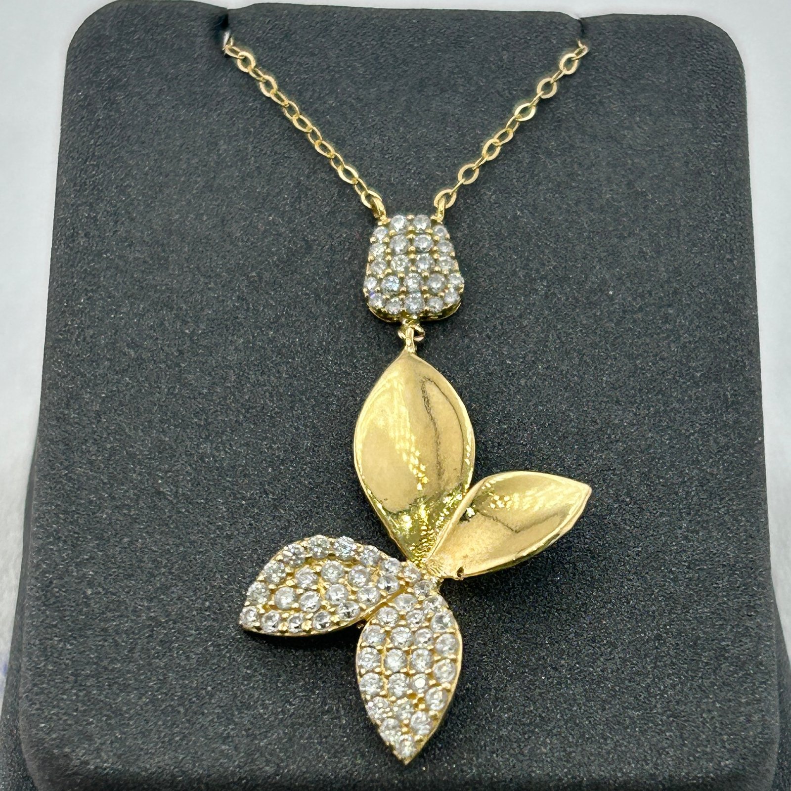 تعليقة ذهب عيار 18 بتصميم ورقة نباتية مرصعة مزدوجة من جولدانا