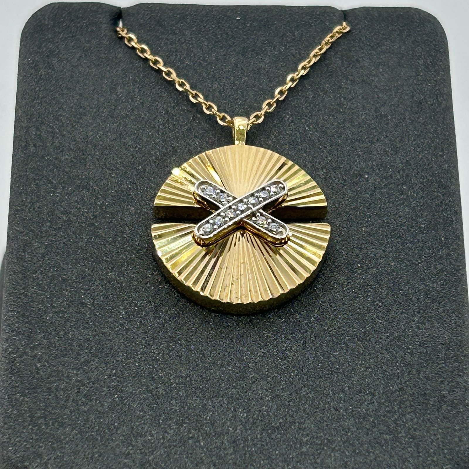 تعليقة ذهب عيار 18 بتصميم دائري مشطوف مع حرف X لامع من جولدانا