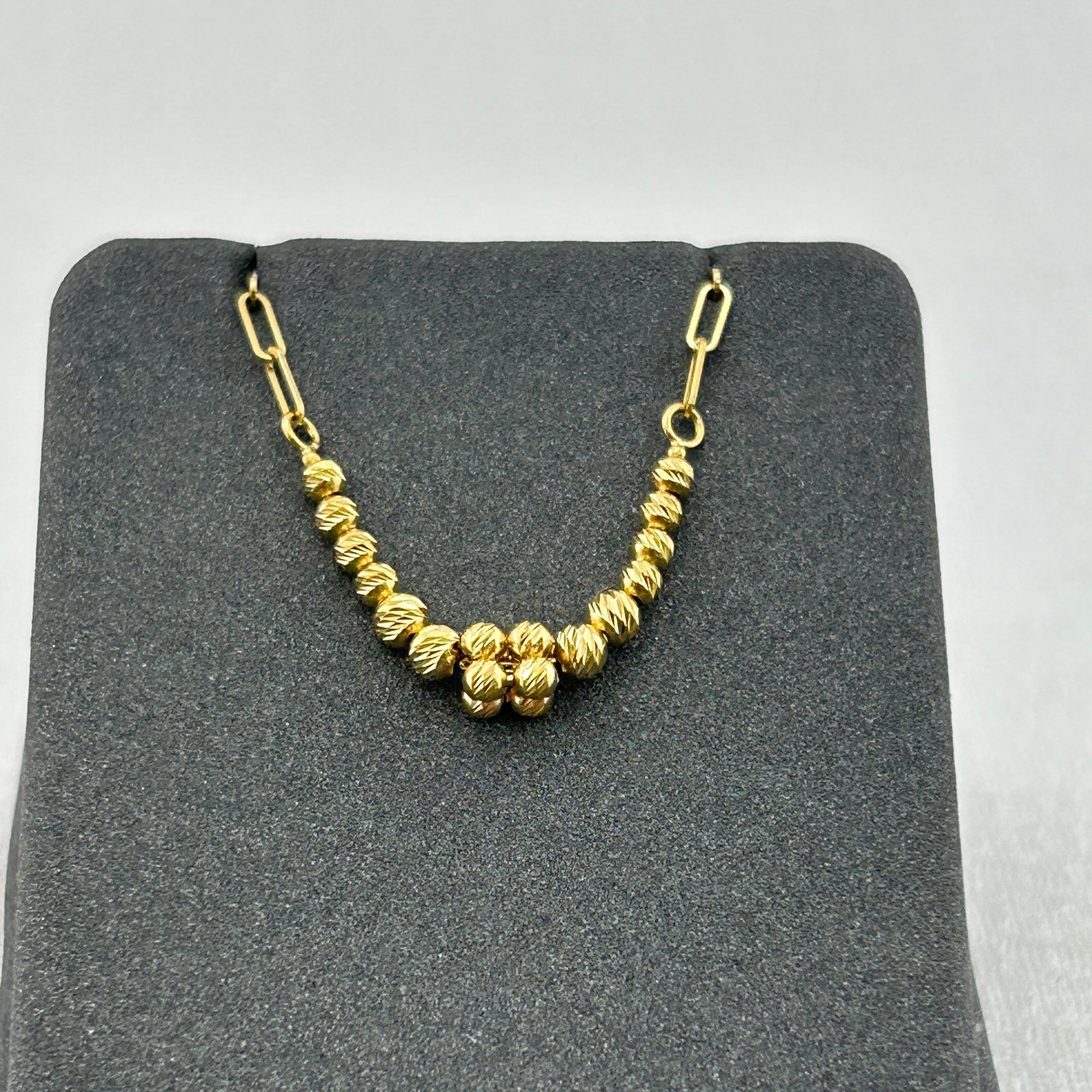 تعليقة ذهب عيار 18 بكريات كلاسيكية لامعة على سلسلة ناعمة من جولدانا