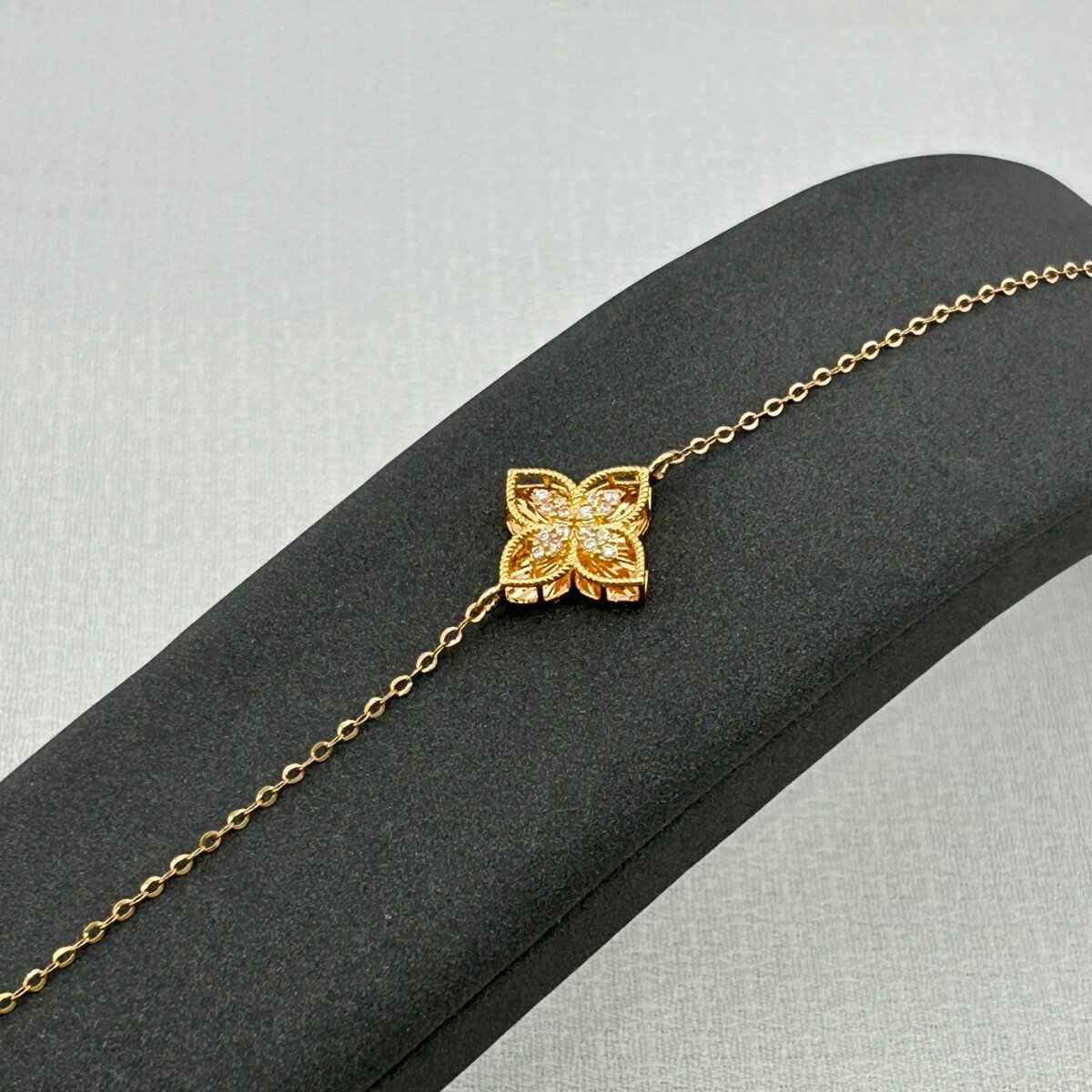 سوار ذهب وردة عيار 18 بفصوص زركون لامعة من جولدانا