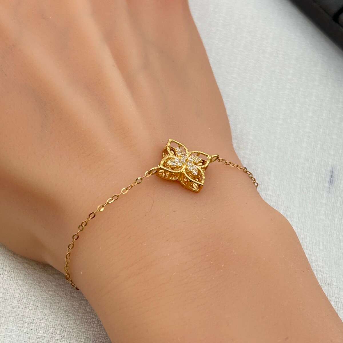 IMG_2886 سوار ذهب وردة عيار 18 بفصوص زركون لامعة من جولدانا