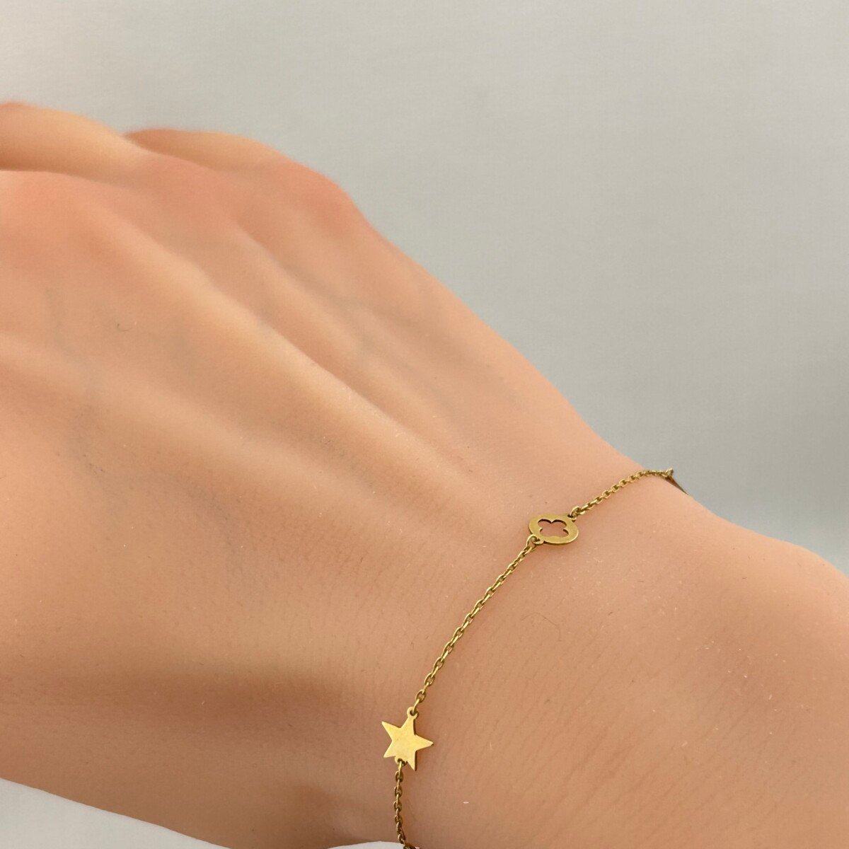 IMG_2894 سوار ذهب عيار 18 بأشكال نجمة ووردة تصميم عصري من جولدانا