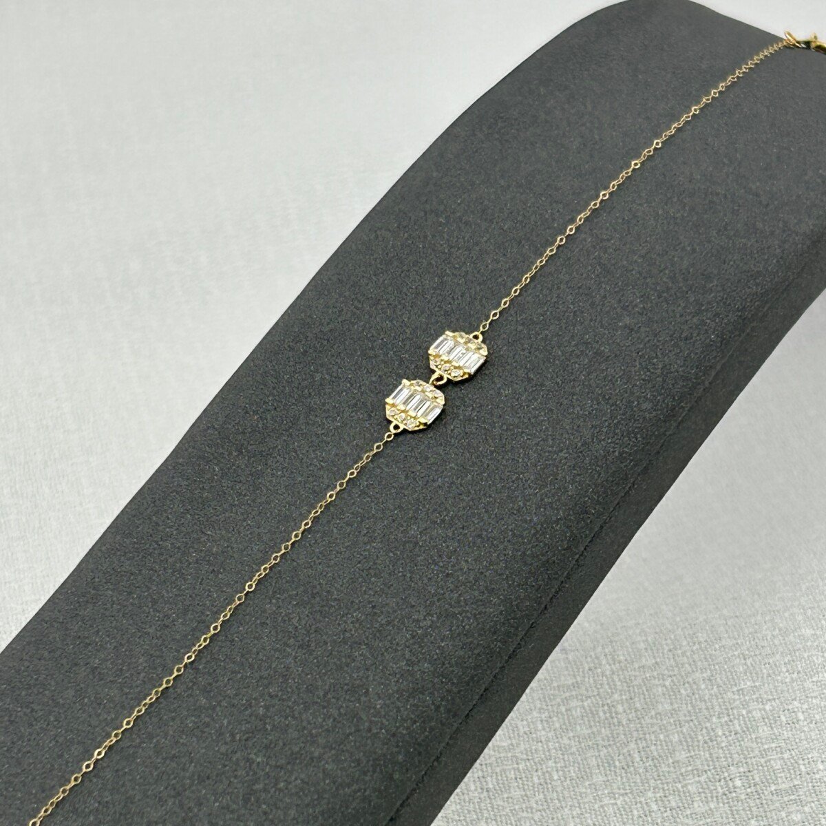 سوار ذهب عيار 18 بفصوص مزدوجة لامعة تصميم الماس