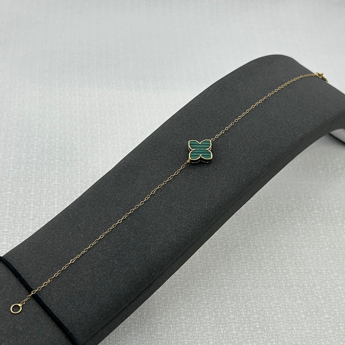 IMG_2914 سوار ذهب عيار 18 بفراشة مينا خضراء تصميم عصري من جولدانا