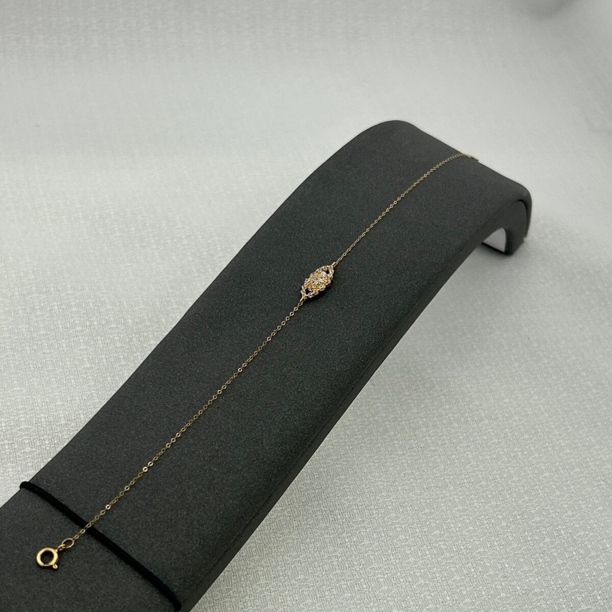 IMG_2922 سوار ذهب عيار 18 بحجر لوزي مرصع تصميم الماس من جولدانا