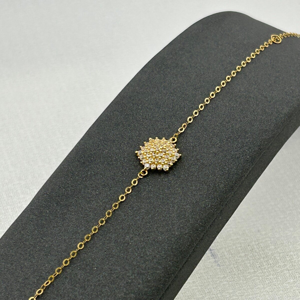 سوار ذهب عيار 18 نجمة مرصعة زركون تصميم الماس من جولدانا