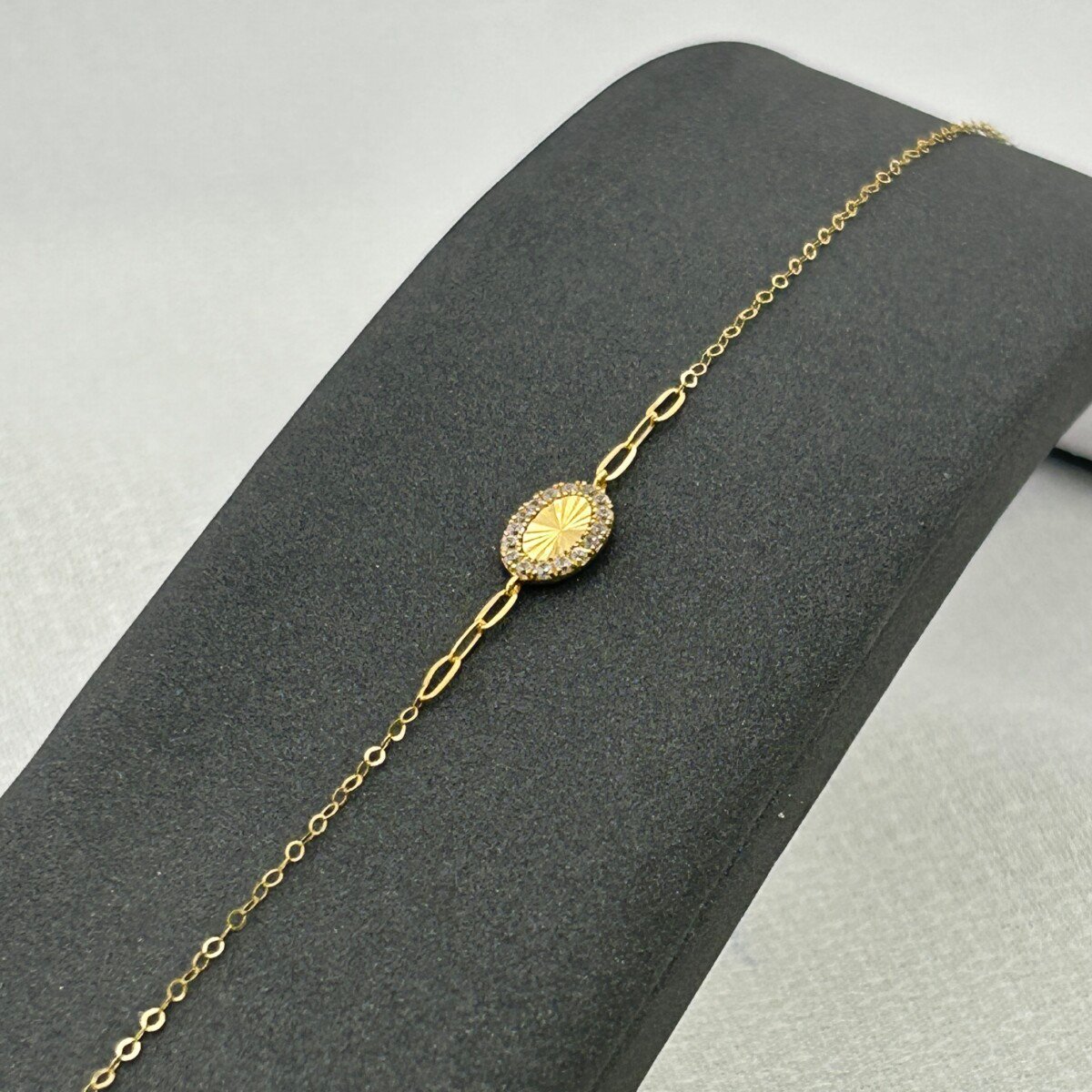 أساور ذهب عيار 18 تصميم شمس لامعة تصميم حديث من جولدانا