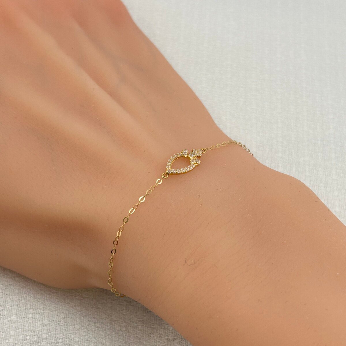 IMG_2962 سوار ذهب عيار 18 بقطرة مرصعة بفصوص لامعة من جولدانا