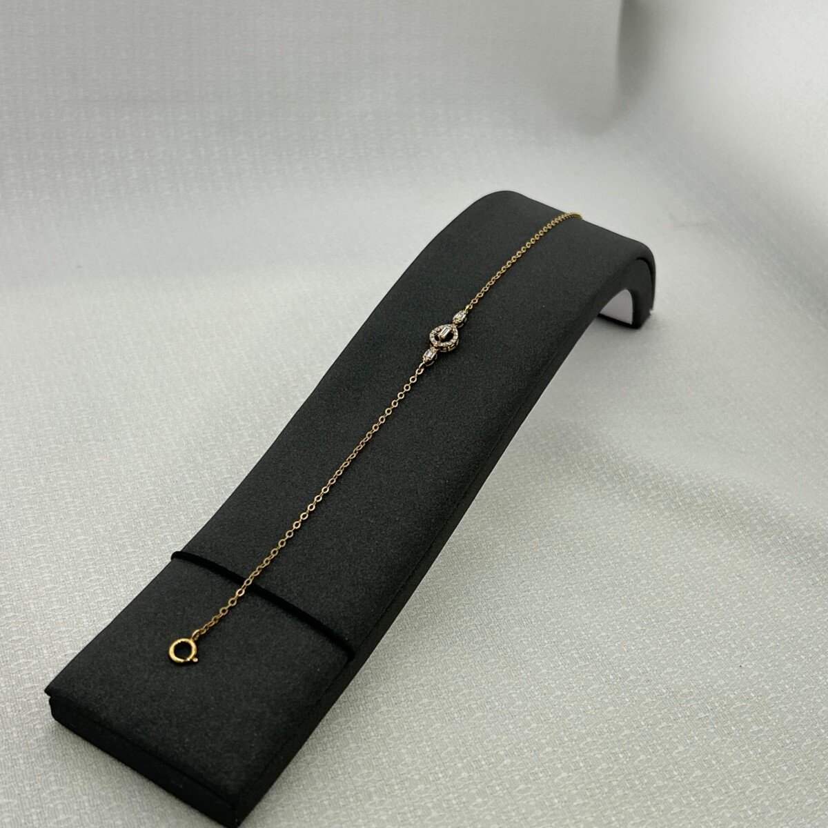 IMG_2967 سوار ذهب عيار 18 بفصوص بيضاوية فاخرة من جولدانا