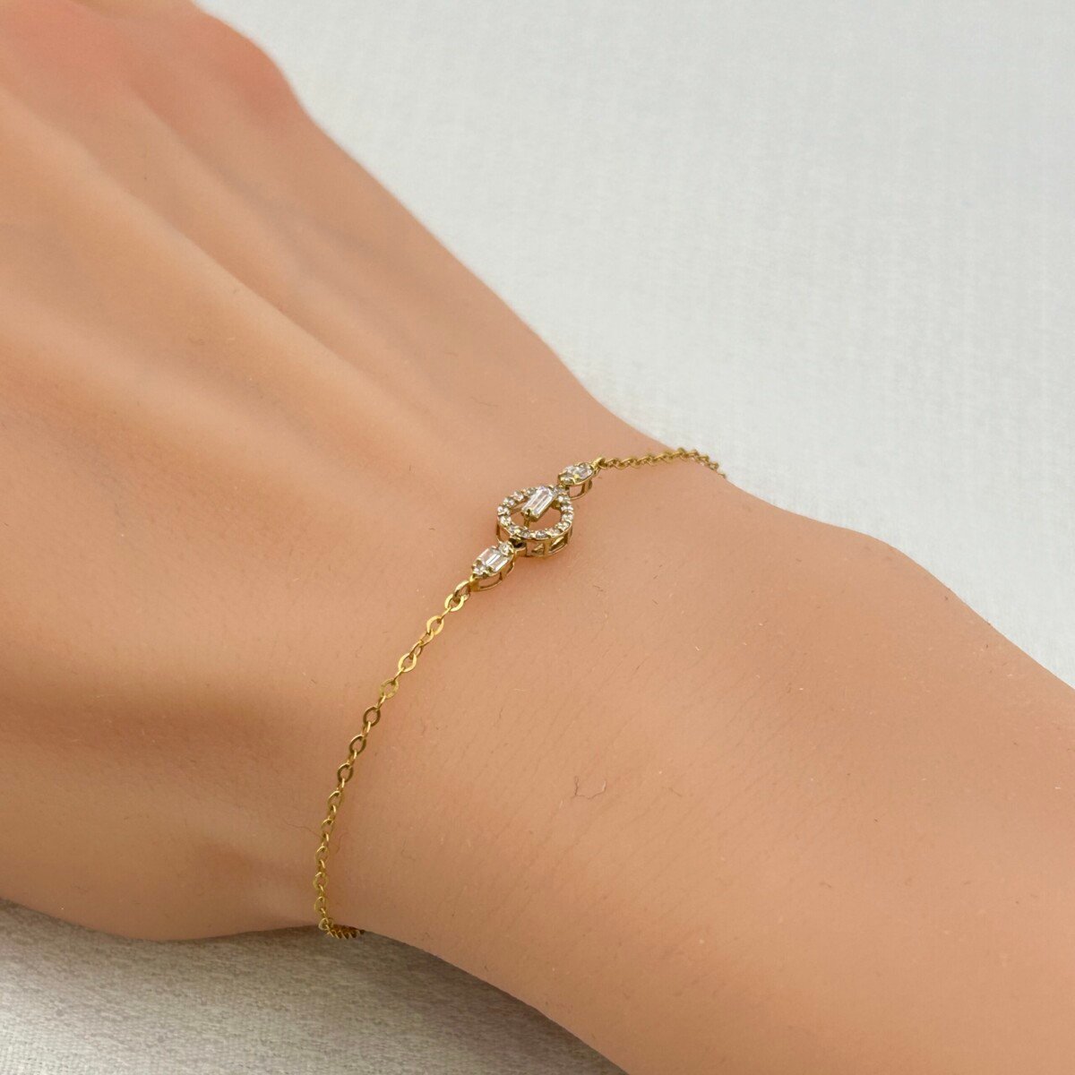 IMG_2969 سوار ذهب عيار 18 بفصوص بيضاوية فاخرة من جولدانا