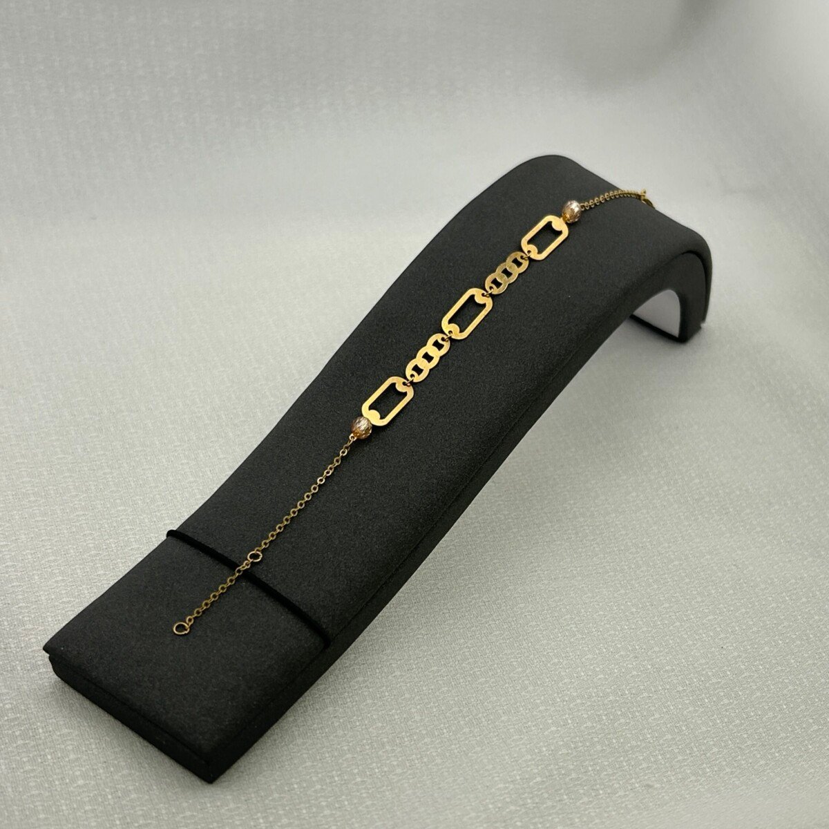 IMG_2971 سوار ذهب عيار 18 بوصلات هندسية جذابة من جولدانا