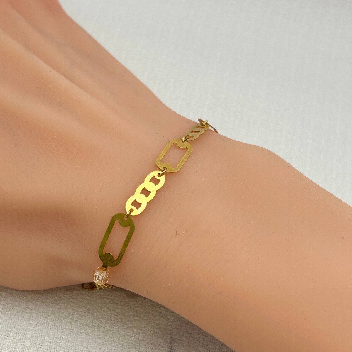 IMG_2973 سوار ذهب عيار 18 بوصلات هندسية جذابة من جولدانا