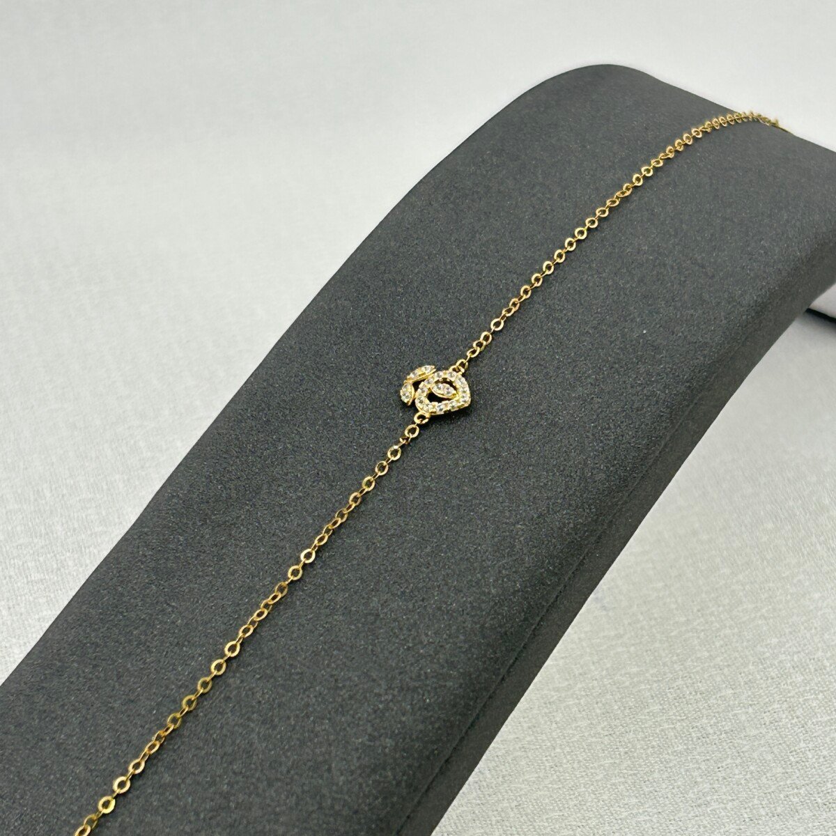 سوار ذهب عيار 18 بتصميم قلب مرصع ناعم تصميم الماس من جولدانا