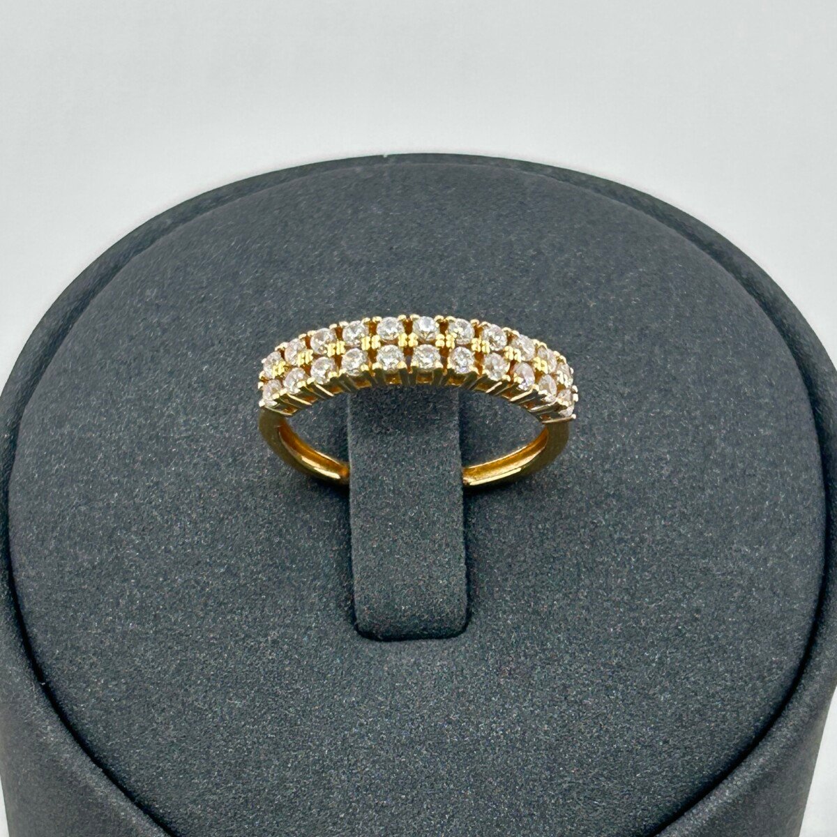 خاتم ذهب عيار 18 مرصوف بالكامل من جولدانا بتصميم كلاسيكي