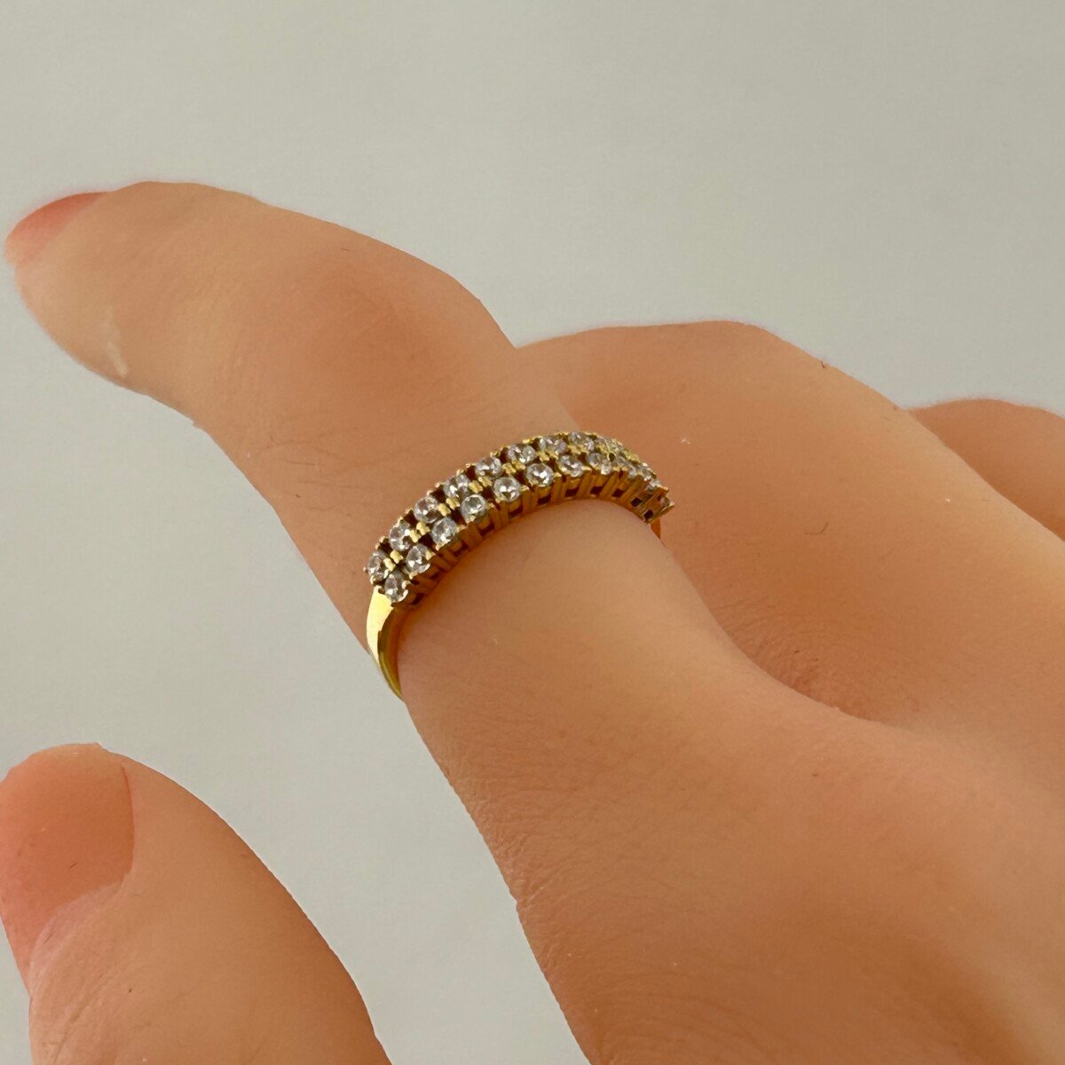 IMG_3017 خاتم ذهب عيار 18 مرصوف بالكامل من جولدانا بتصميم كلاسيكي