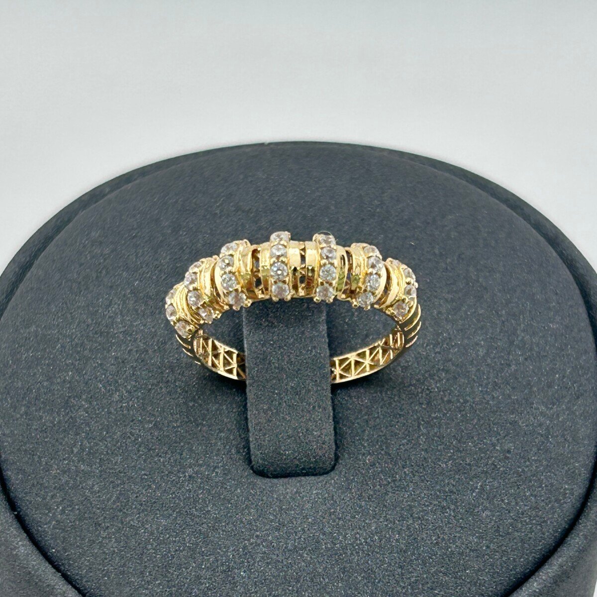 خاتم ذهب عيار 18 تصميم كلاسيكي بطبقات مرصعة من جولدانا