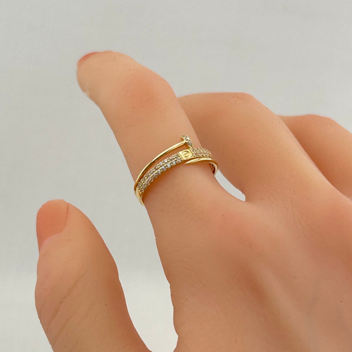 IMG_3073 خاتم ذهب عيار 18 بتصميم متداخل مزين بفصوص براقة من جولدانا