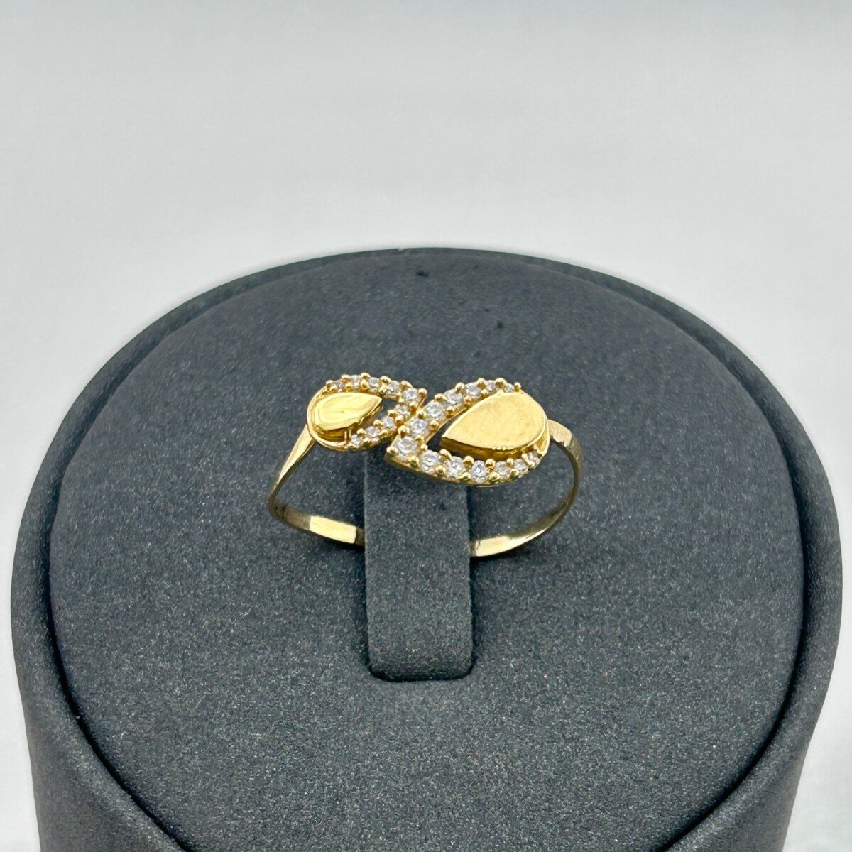 خاتم ذهب عيار 18 بتصميم قطرتين ماسي مرصع من جولدانا