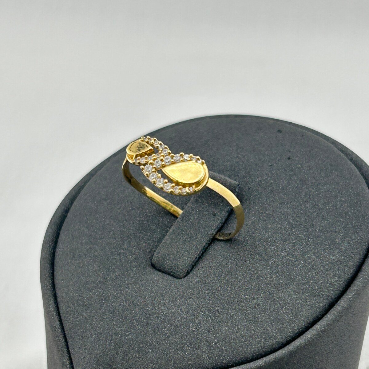 IMG_3084 خاتم ذهب عيار 18 بتصميم قطرتين ماسي مرصع من جولدانا