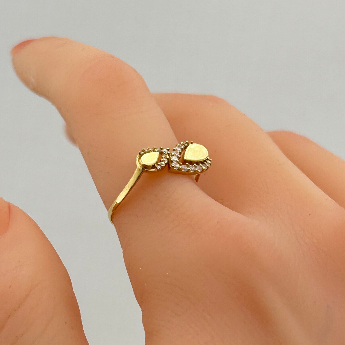 IMG_3085 خاتم ذهب عيار 18 بتصميم قطرتين ماسي مرصع من جولدانا