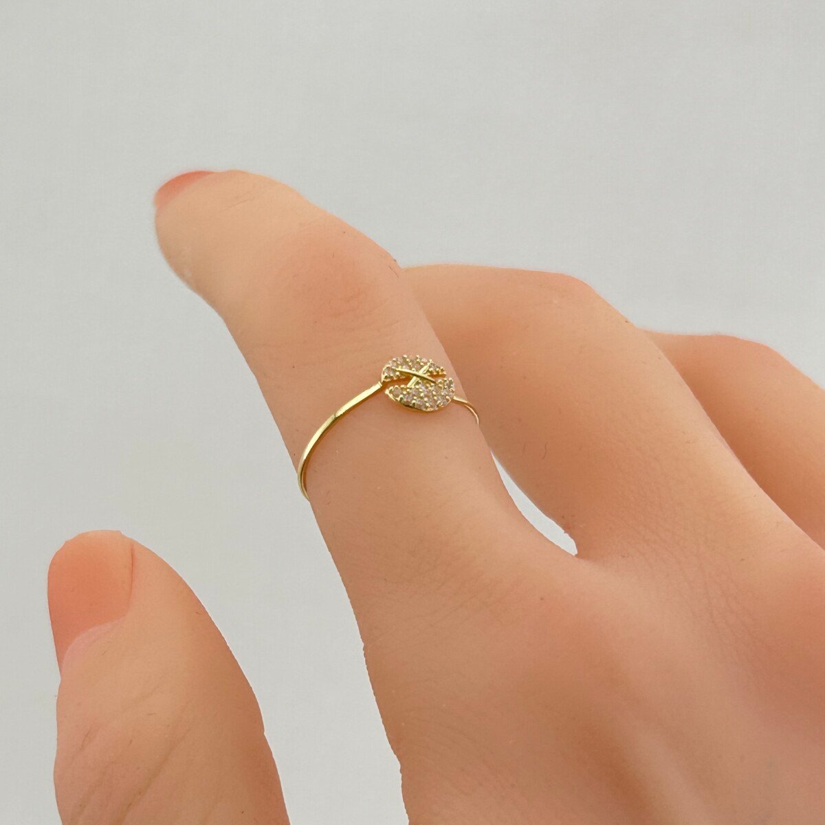 IMG_3093 خاتم ذهب عيار 18 بدائرة مرصعة تصميم عصري من جولدانا