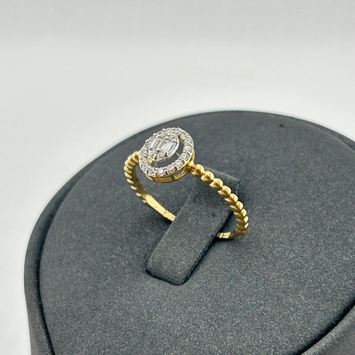 IMG_3120 خاتم ذهب عيار 18 بيضاوي بزركون وذراع خرزي من جولدانا