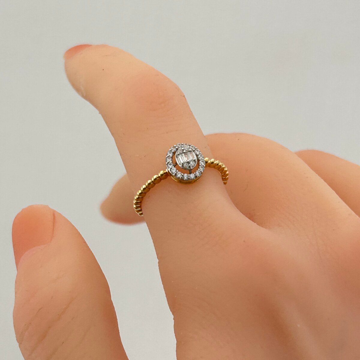 IMG_3121 خاتم ذهب عيار 18 بيضاوي بزركون وذراع خرزي من جولدانا