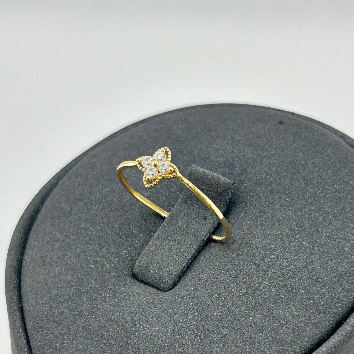 IMG_3141 خاتم ذهب عيار 18 بشكل زهرة ثلاثية ناعمة كلاسيكي من جولدانا