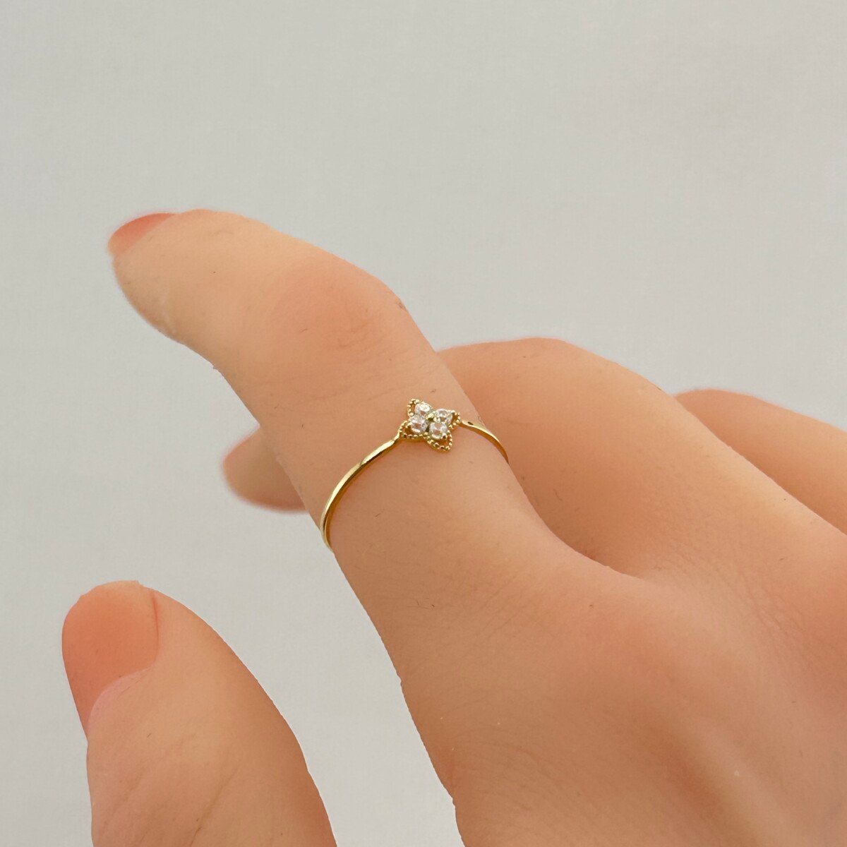 IMG_3142 خاتم ذهب عيار 18 بشكل زهرة ثلاثية ناعمة كلاسيكي من جولدانا