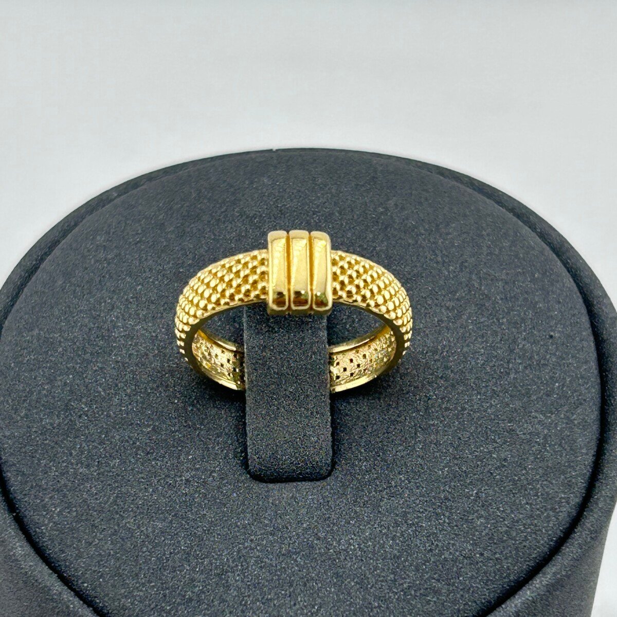 خاتم ذهب عيار 18 بتصميم محفور فاخر إيطالي من جولدانا