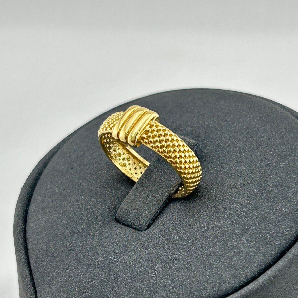 IMG_3191 خاتم ذهب عيار 18 بتصميم محفور فاخر إيطالي من جولدانا