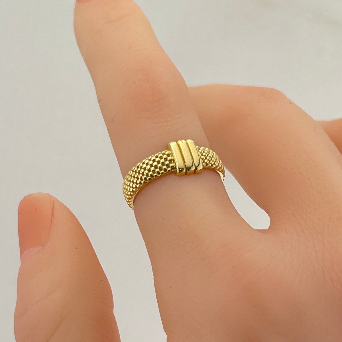 IMG_3192 خاتم ذهب عيار 18 بتصميم محفور فاخر إيطالي من جولدانا