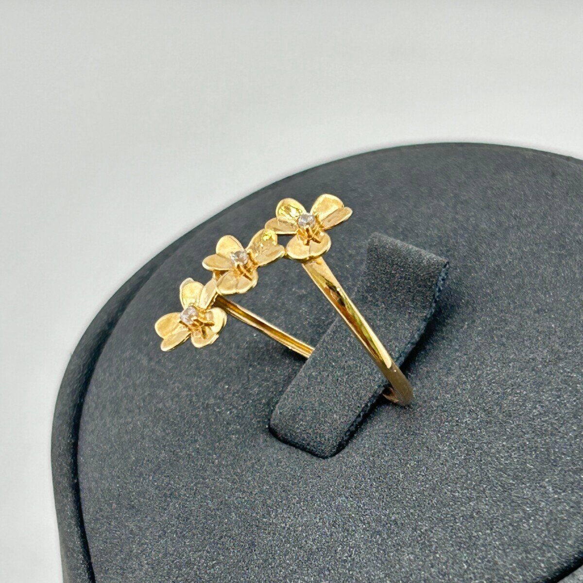 IMG_3195 خاتم ذهب عيار 18 بتصميم الزهور الفاتنة مرصع بزركون من جولدانا