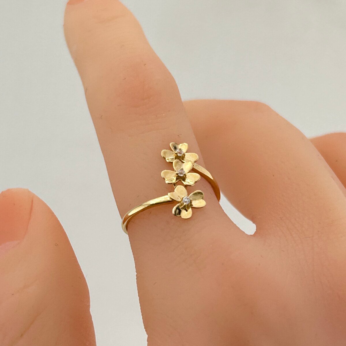 IMG_3196 خاتم ذهب عيار 18 بتصميم الزهور الفاتنة مرصع بزركون من جولدانا