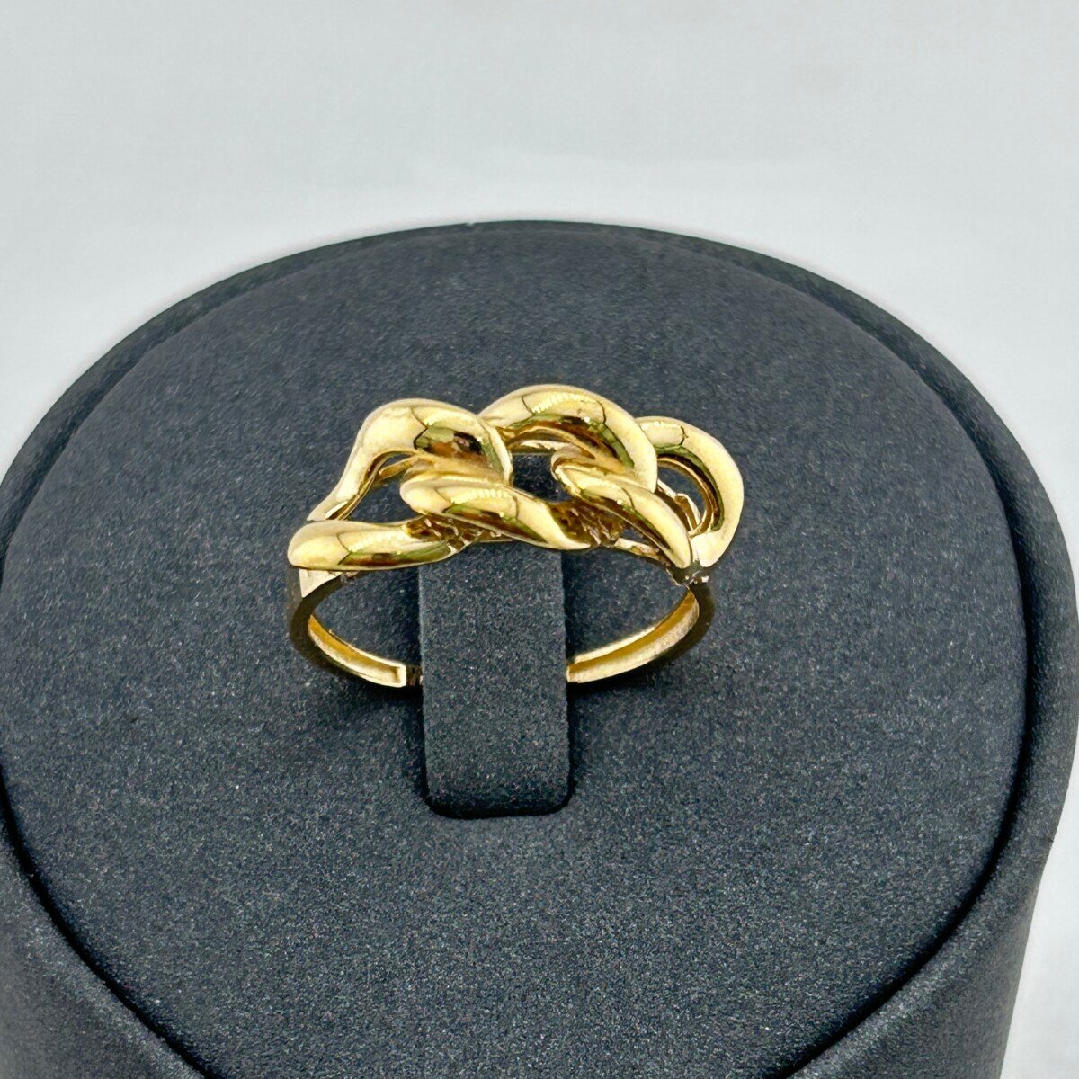 خاتم ذهب عيار 18 بتصميم سلسلة كلاسيكي أنيق من جولدانا