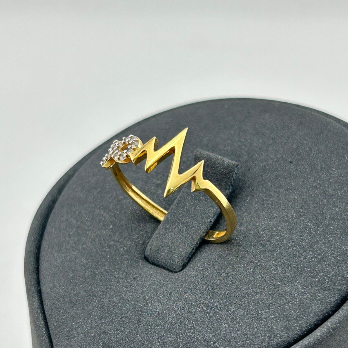 IMG_3231 خاتم ذهب عيار 18 بنبض القلب واللانهاية مرصع زركون تصميم عصري من جولدانا