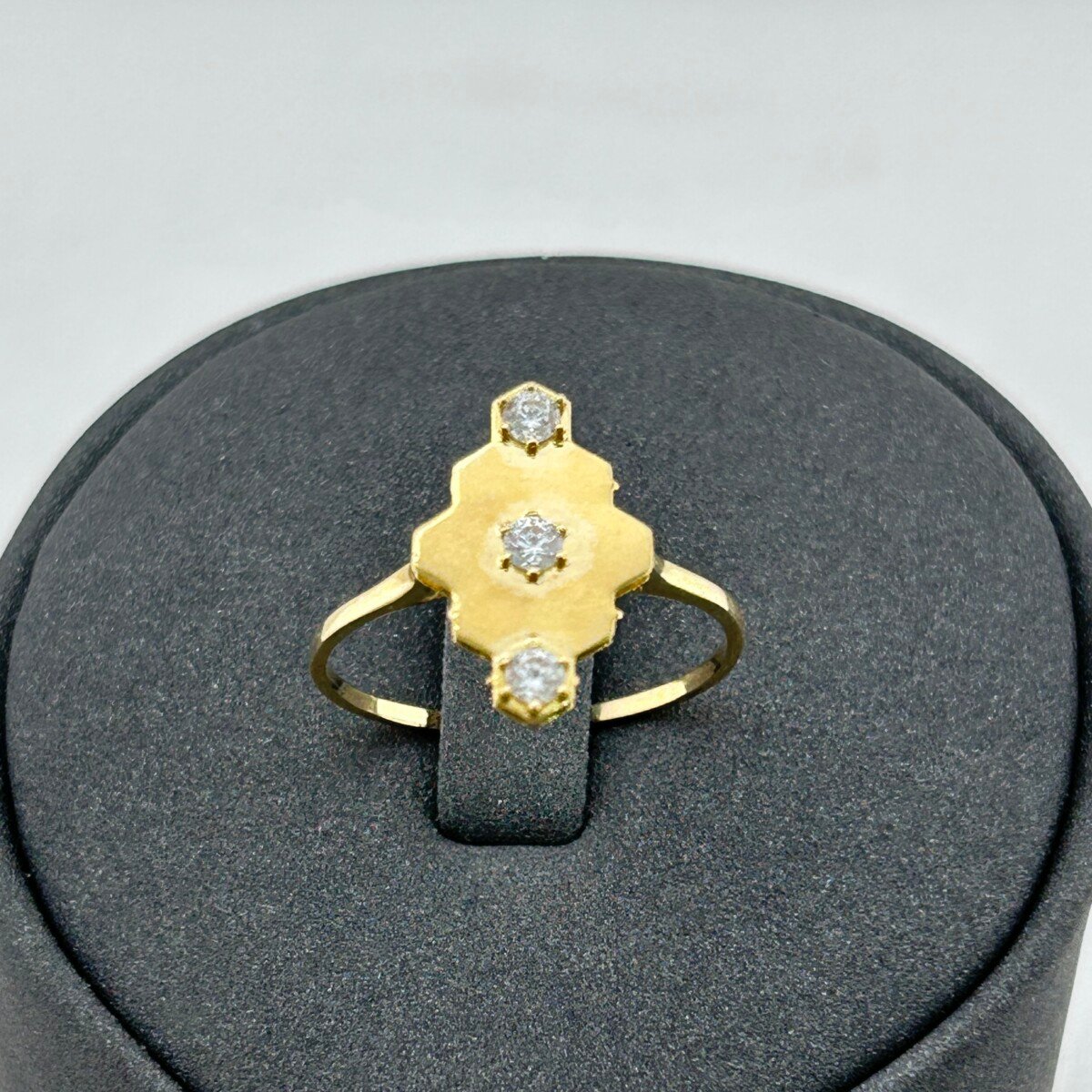 خاتم ذهب عيار 18 بلمسة مغربية ساحرة وتصميم عصري من جولدانا