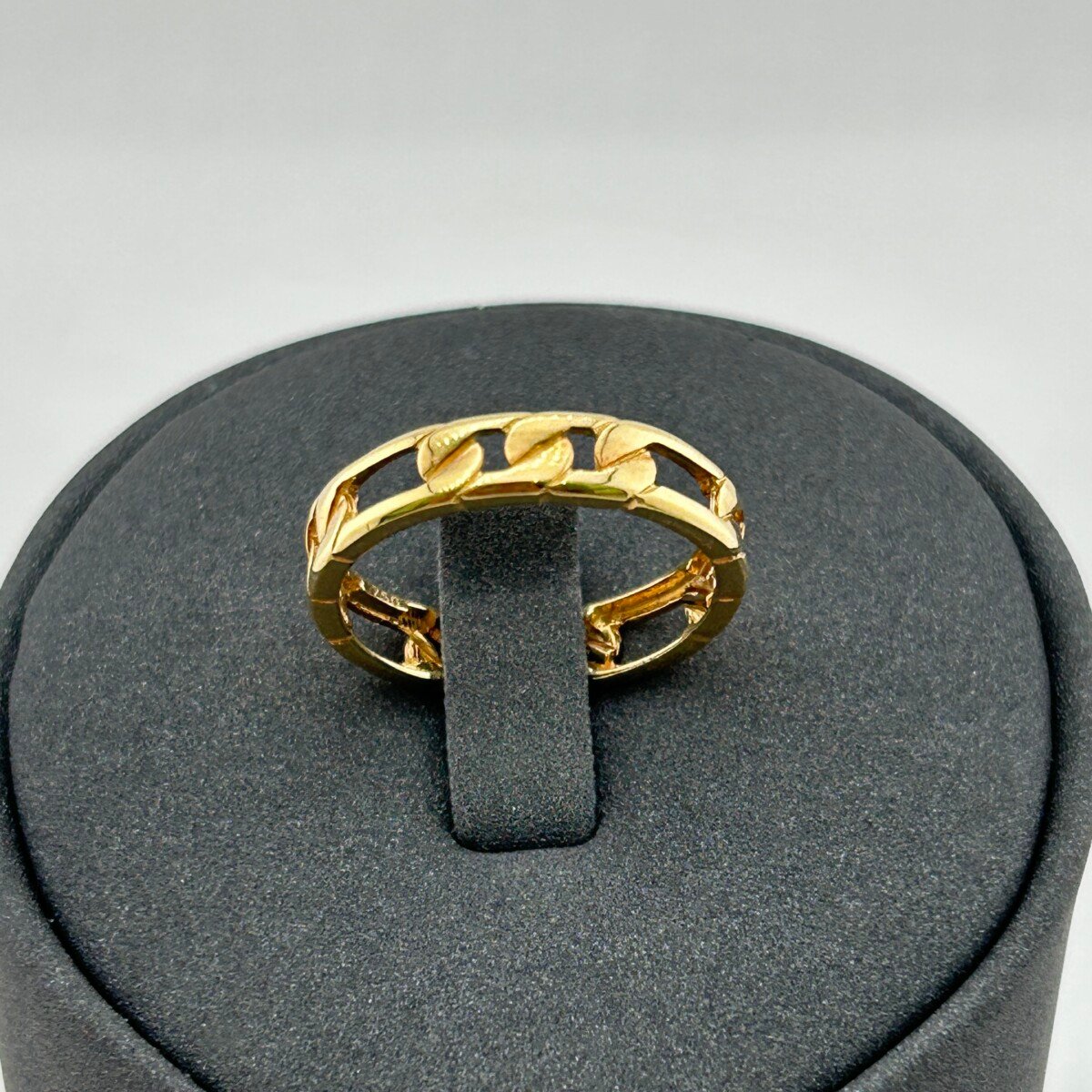 خاتم ذهب عيار 18 بتصميم أوراق كلاسيكي مفرغ من جولدانا