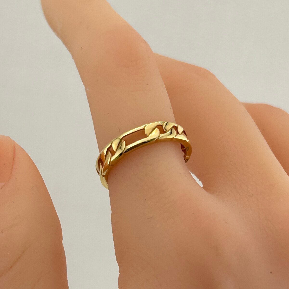 IMG_3252 خاتم ذهب عيار 18 بتصميم أوراق كلاسيكي مفرغ من جولدانا