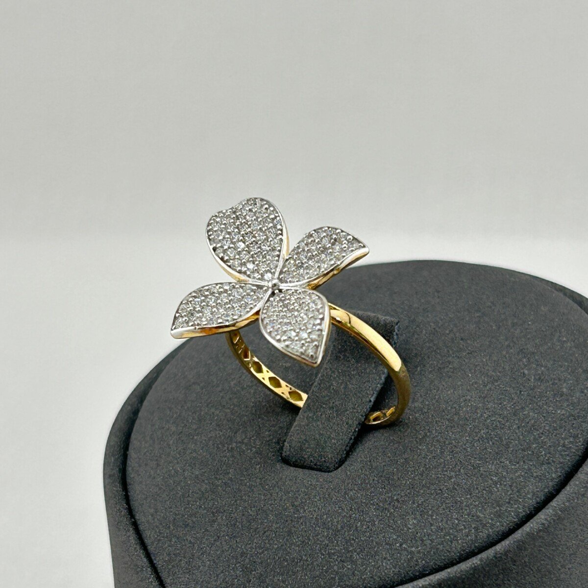 IMG_3296 خاتم ذهب عيار 18 بتصميم زهرة متلألئة مرصعة بزركون من جولدانا