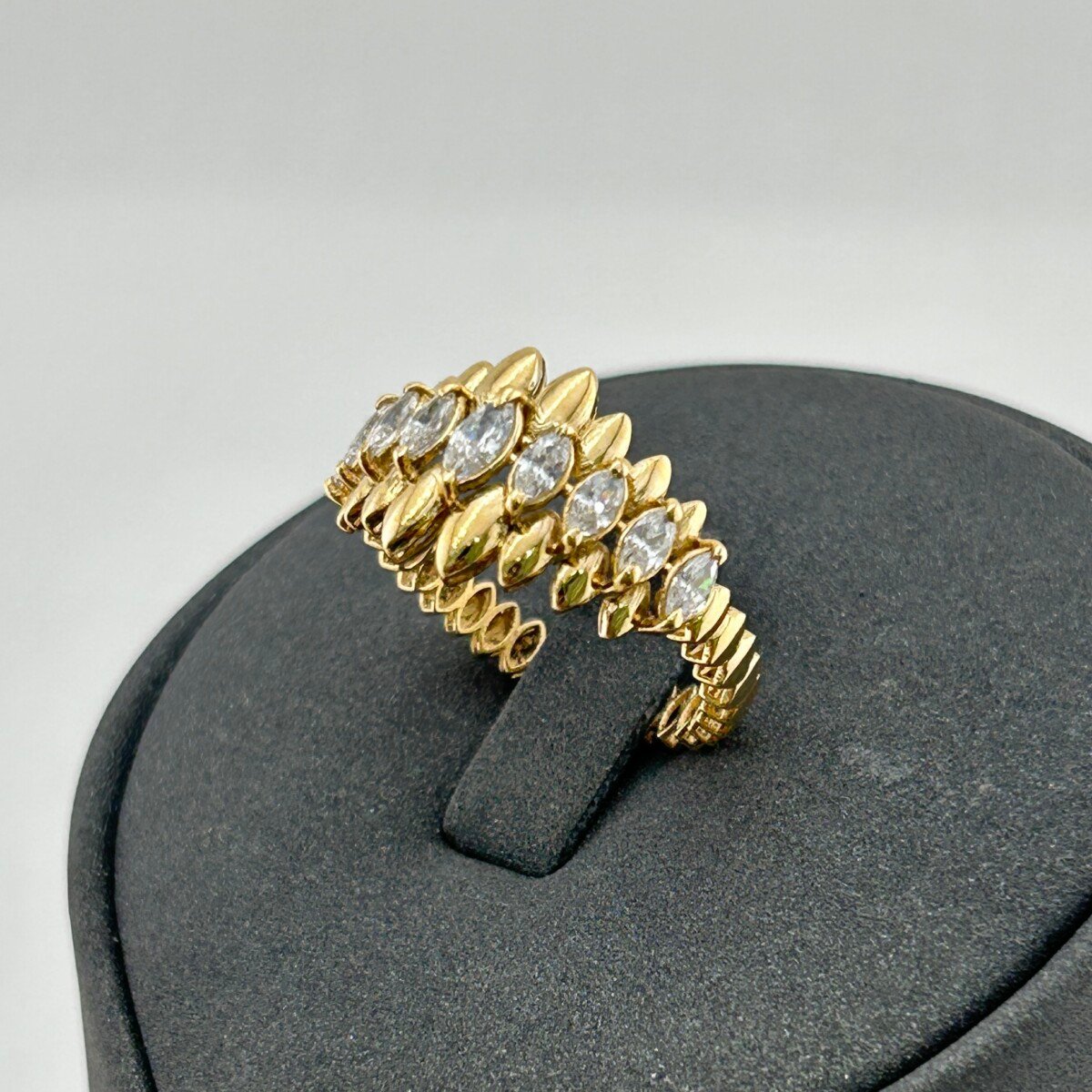 IMG_3300 خاتم ذهب عيار 18 بفصوص بيضاوية بتصميم إيطالي فاخر من جولدانا